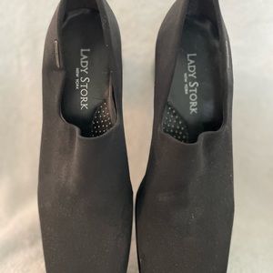 Lady Stork black pumps with a wedge styled heel.